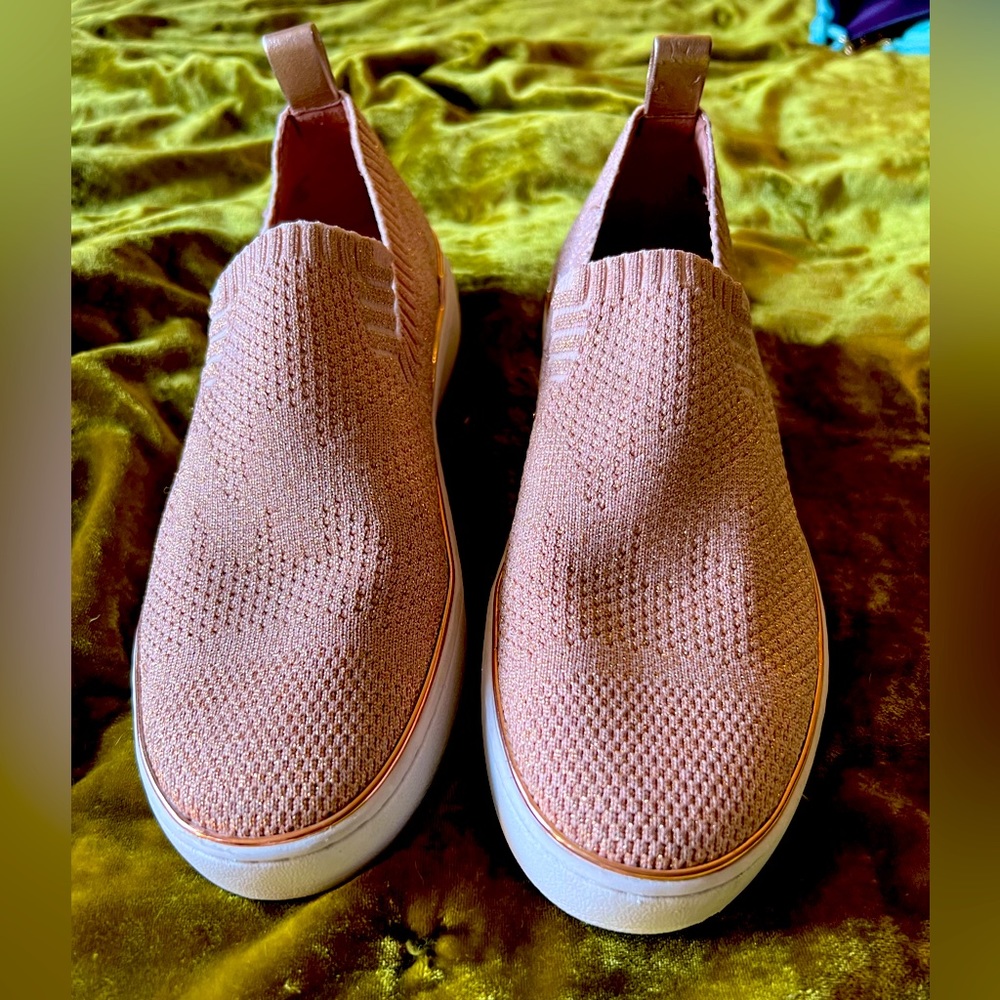 Super Cute & Festive! MICHAEL KORS Skyler Slip On Rose Gold/Pink Knit; size 9